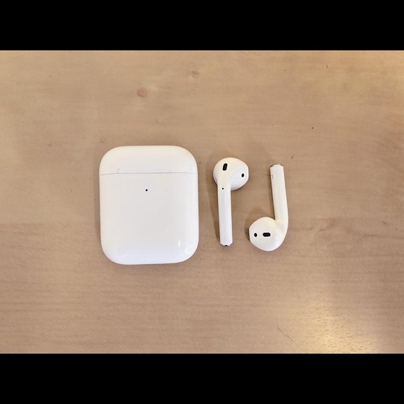 AirPods - Picture 1 of 1